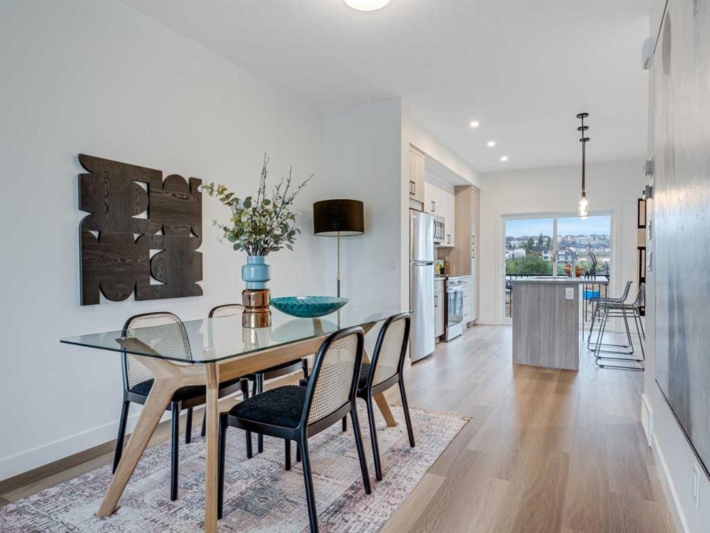 2221 81St Street Sw, Calgary, AB - Indoor Photo Showing Kitchen With Upgraded Kitchen