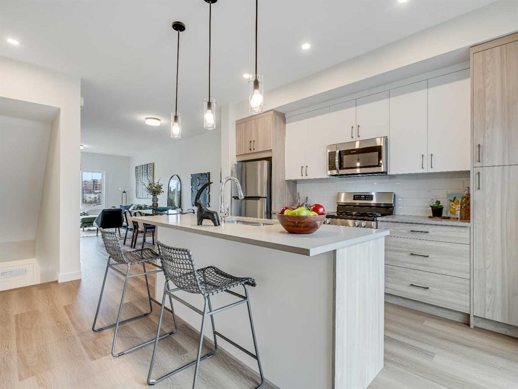 2221 81St Street Sw, Calgary, AB - Indoor Photo Showing Kitchen With Upgraded Kitchen