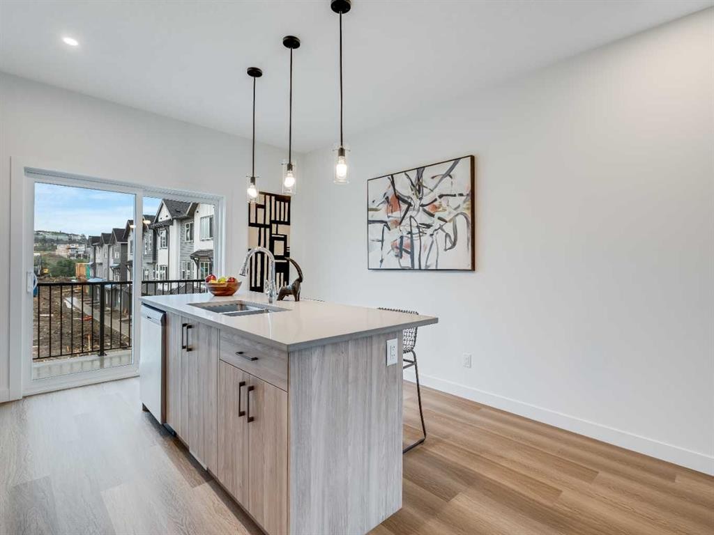 2221 81St Street Sw, Calgary, AB - Indoor Photo Showing Kitchen With Upgraded Kitchen