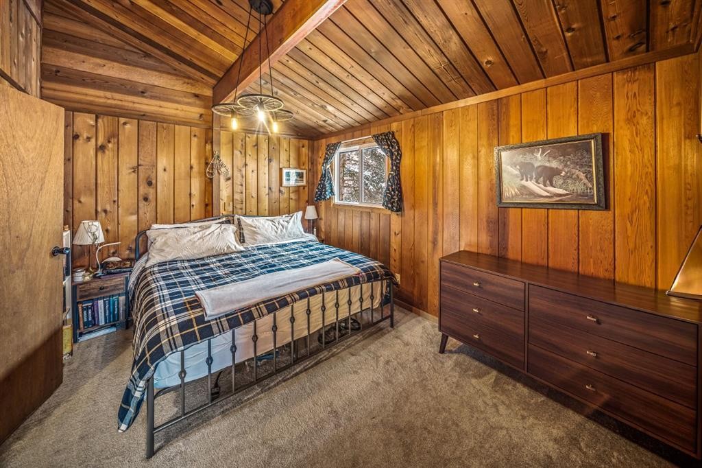 126 Elk Street, Harvie Heights, AB - Indoor Photo Showing Bedroom
