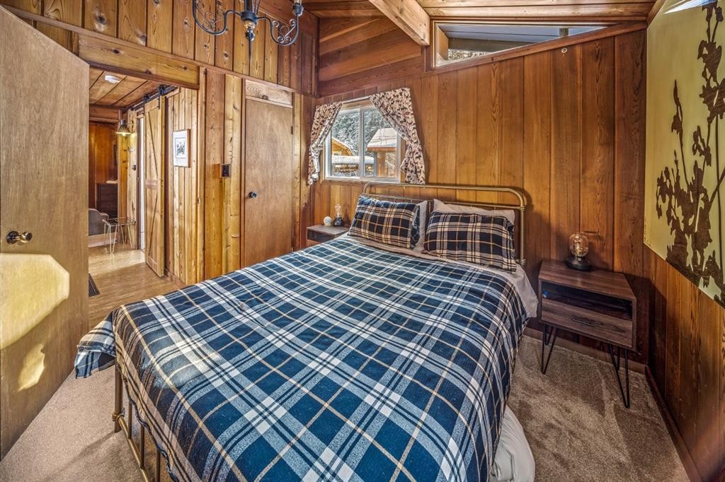 126 Elk Street, Harvie Heights, AB - Indoor Photo Showing Bedroom