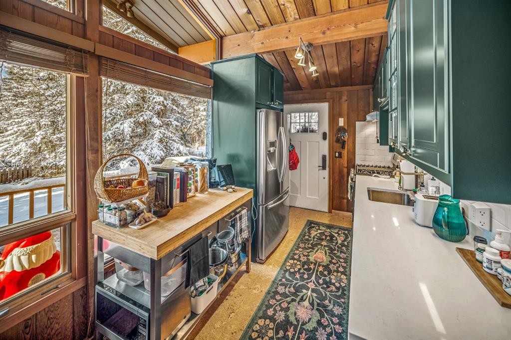 126 Elk Street, Harvie Heights, AB - Indoor Photo Showing Other Room