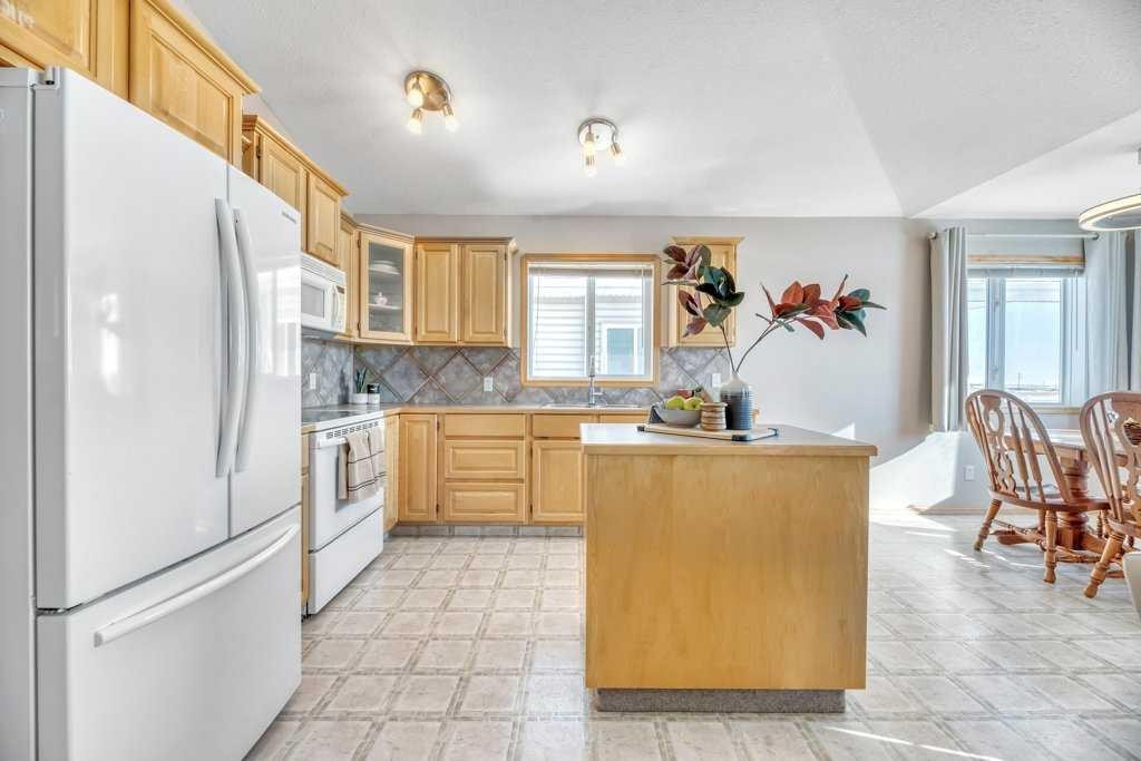 133 Parklane Drive, Strathmore, AB - Indoor Photo Showing Kitchen