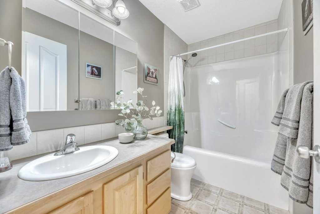 133 Parklane Drive, Strathmore, AB - Indoor Photo Showing Bathroom