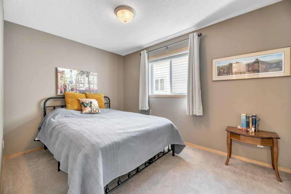 133 Parklane Drive, Strathmore, AB - Indoor Photo Showing Bedroom