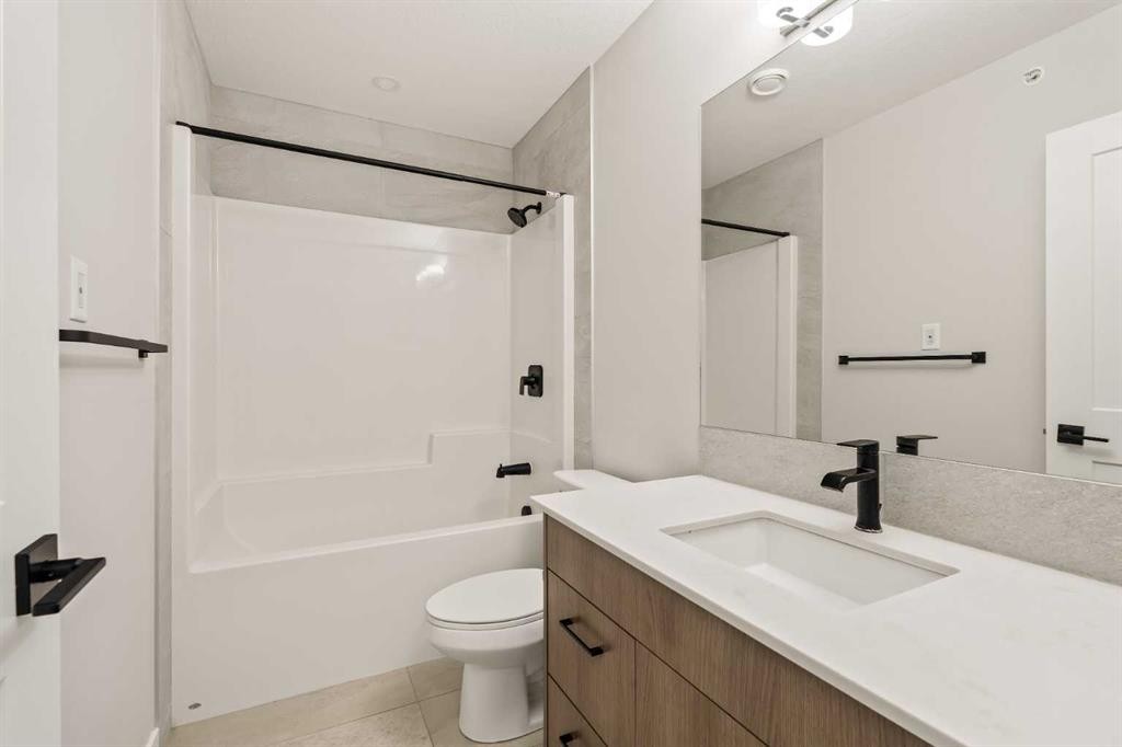 402-50 Sage Hill Nw, Calgary, AB - Indoor Photo Showing Bathroom