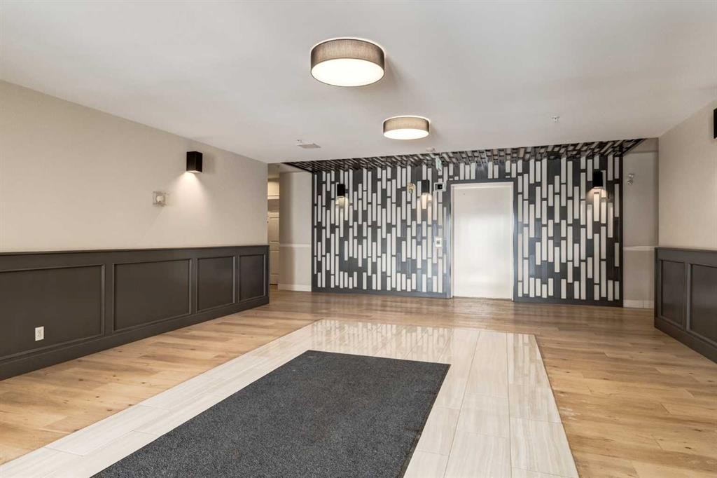 310-2134 Kensington Road Nw, Calgary, AB - Indoor Photo Showing Other Room