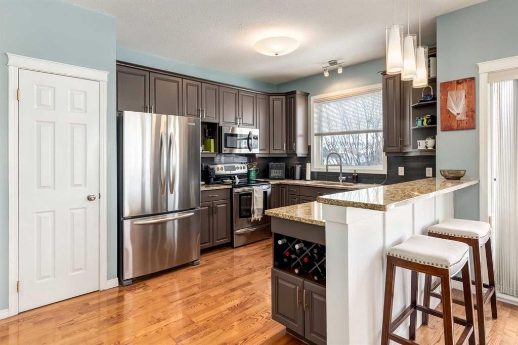 310-2134 Kensington Road Nw, Calgary, AB - Indoor Photo Showing Kitchen