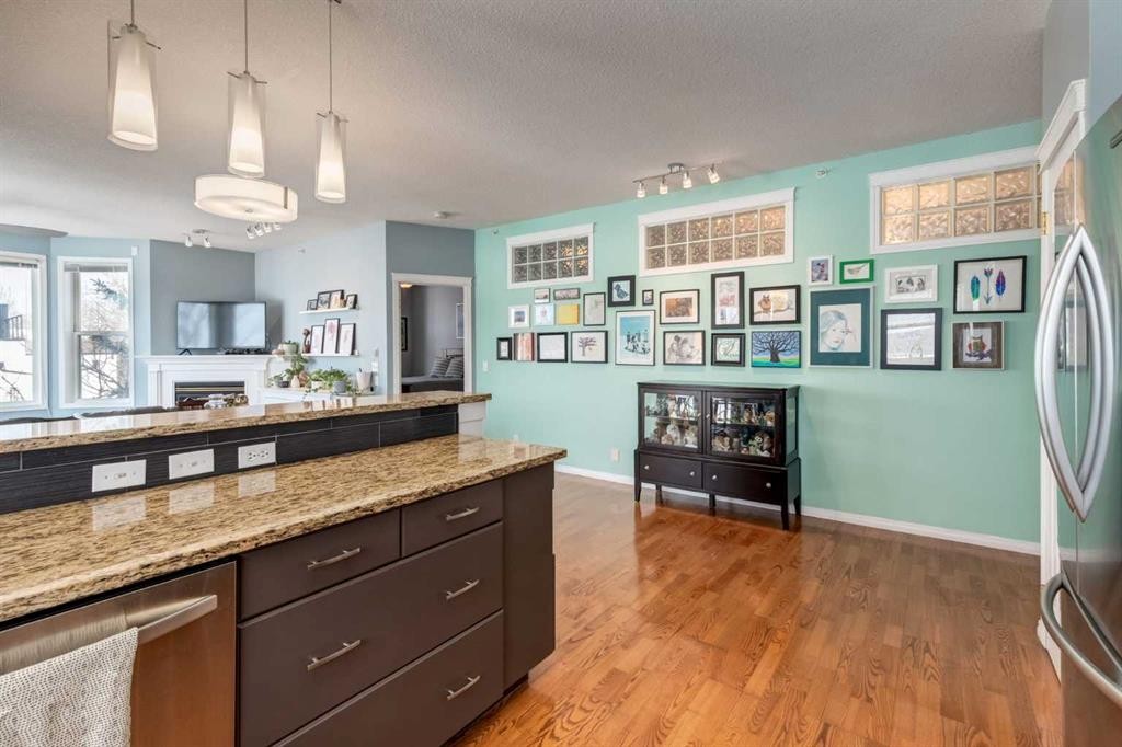 310-2134 Kensington Road Nw, Calgary, AB - Indoor Photo Showing Other Room