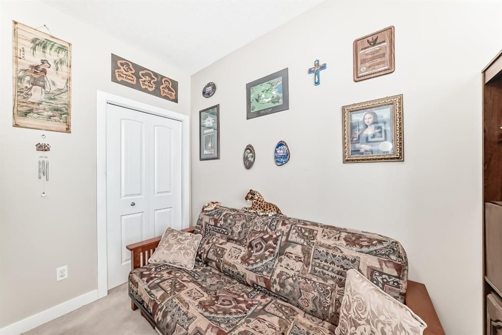 107-1005A Westmount Drive, Strathmore, AB - Indoor Photo Showing Bedroom
