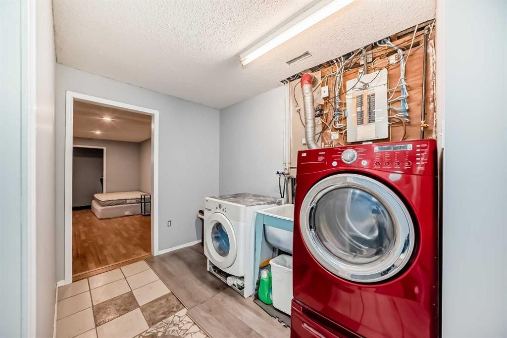 644 Spring Haven Court Se, Airdrie, AB - Indoor Photo Showing Laundry Room