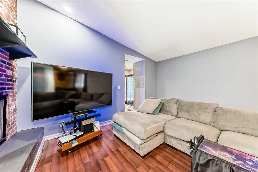 644 Spring Haven Court Se, Airdrie, AB - Indoor Photo Showing Living Room