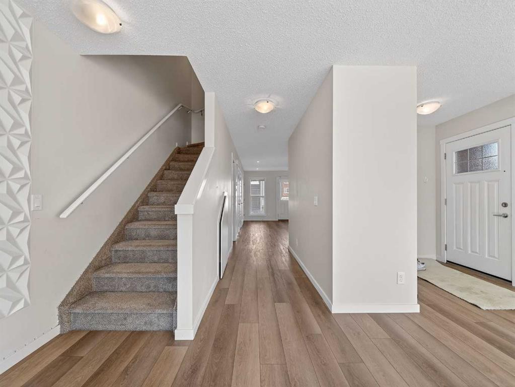 302 Cranbrook Square Se, Calgary, AB