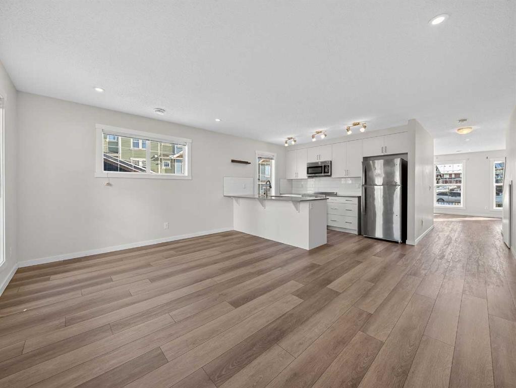 302 Cranbrook Square Se, Calgary, AB