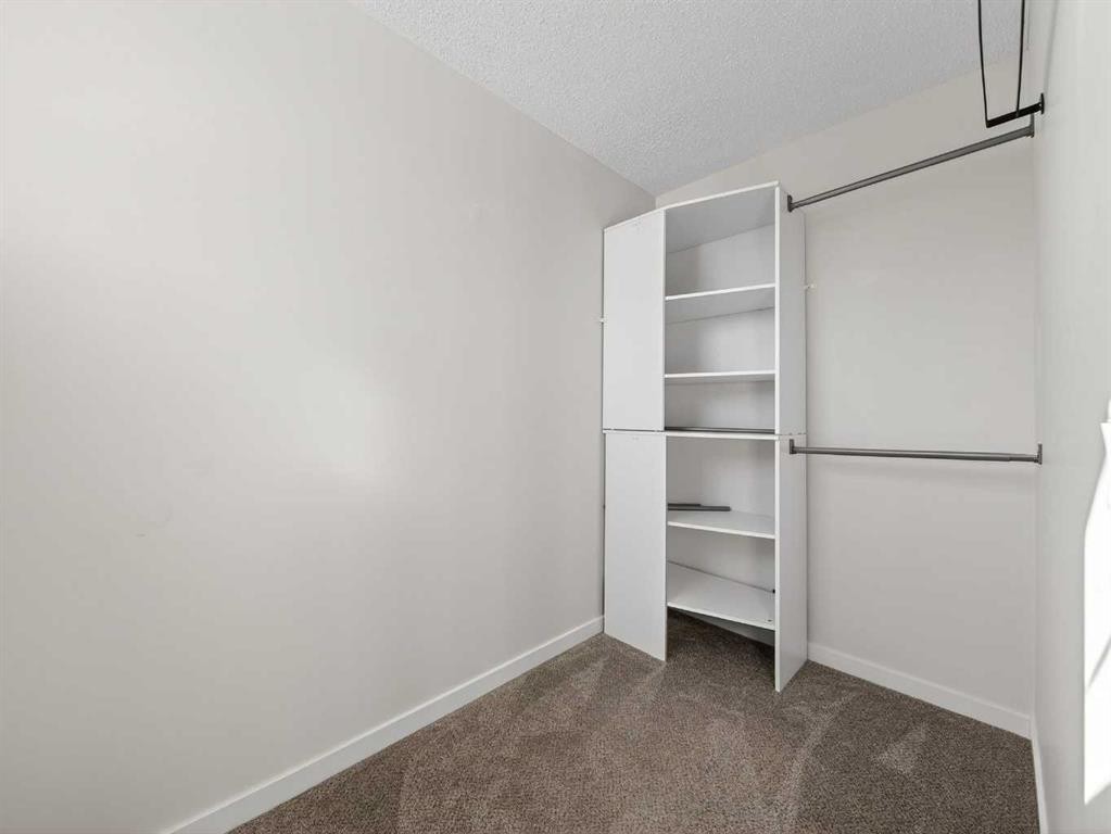 302 Cranbrook Square Se, Calgary, AB