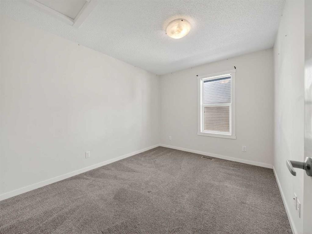 302 Cranbrook Square Se, Calgary, AB