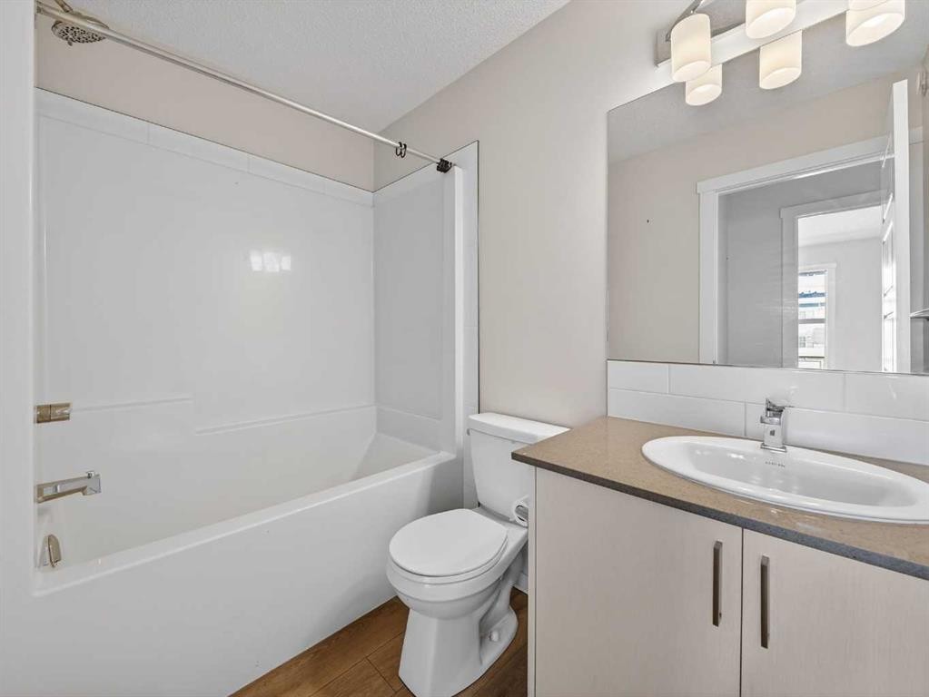 302 Cranbrook Square Se, Calgary, AB