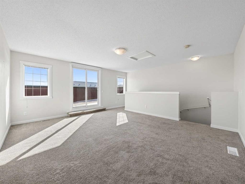 302 Cranbrook Square Se, Calgary, AB