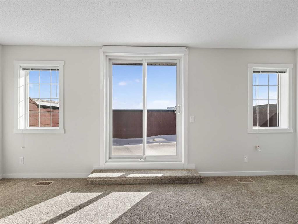 302 Cranbrook Square Se, Calgary, AB