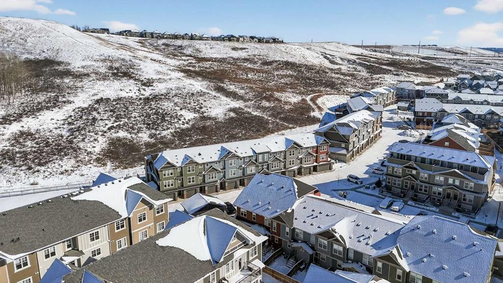 302 Cranbrook Square Se, Calgary, AB