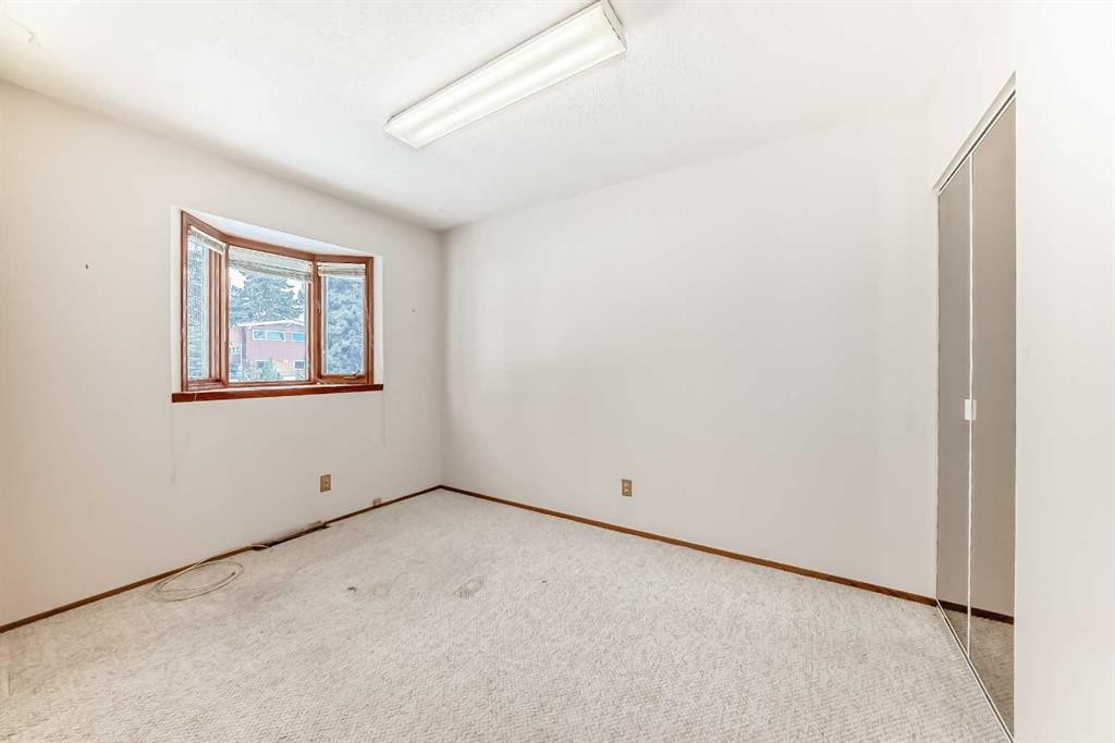 3408 Boulton Road Nw, Calgary, AB - Indoor Photo Showing Other Room