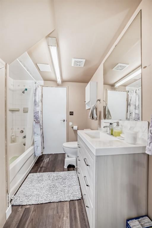 131 Huntstrom Drive Ne, Calgary, AB - Indoor