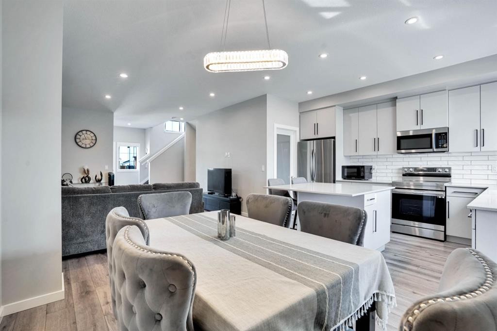 47 Lake Street, Rural Red Deer County, AB - Indoor