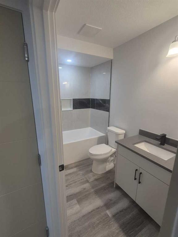 47 Lake Street, Rural Red Deer County, AB - Indoor Photo Showing Bathroom