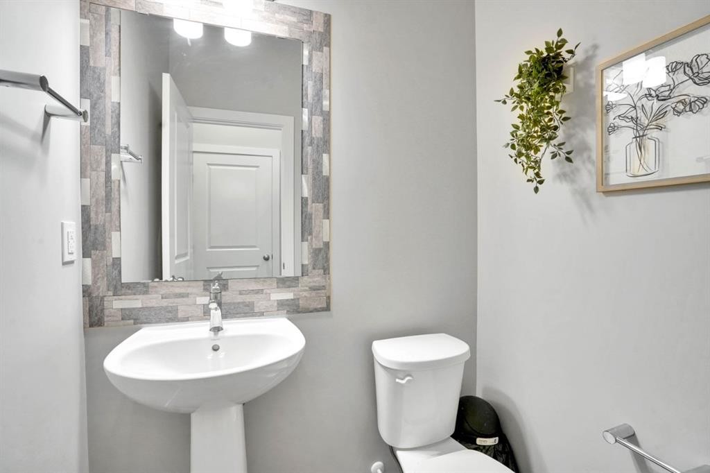 47 Lake Street, Rural Red Deer County, AB - Indoor Photo Showing Bathroom