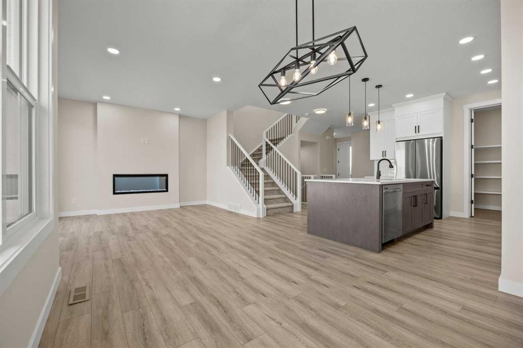 462 Kinniburgh Loop, Chestermere, AB - Indoor Photo Showing Kitchen With Upgraded Kitchen