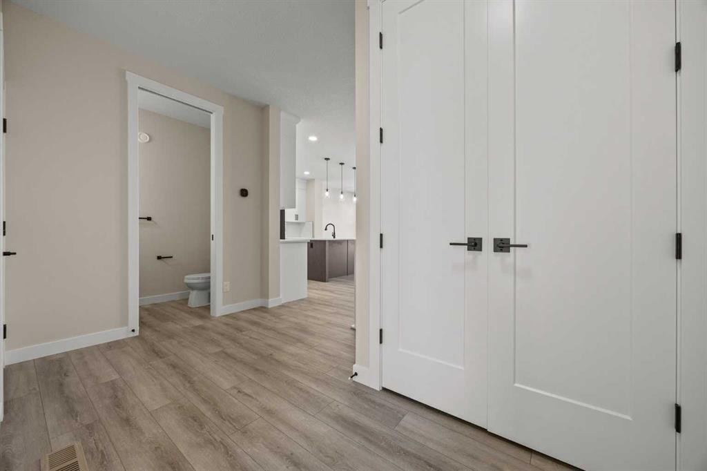 462 Kinniburgh Loop, Chestermere, AB - Indoor Photo Showing Other Room