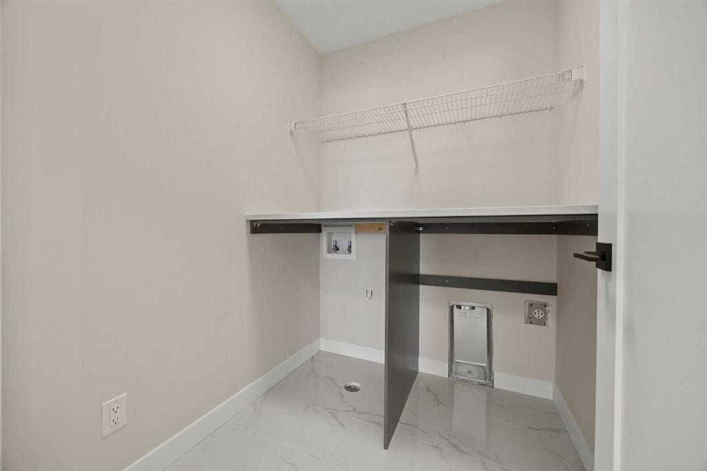 462 Kinniburgh Loop, Chestermere, AB - Indoor Photo Showing Other Room