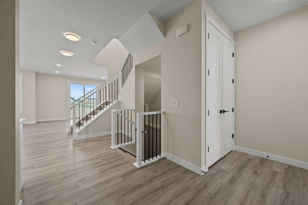 462 Kinniburgh Loop, Chestermere, AB - Indoor Photo Showing Other Room