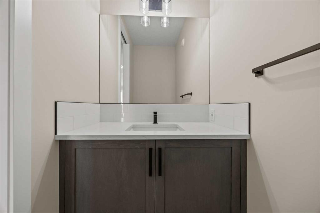 462 Kinniburgh Loop, Chestermere, AB - Indoor Photo Showing Bathroom