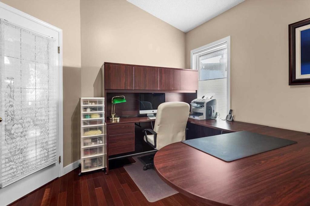 22 Varsity Estates Close Nw, Calgary, AB - Indoor Photo Showing Office