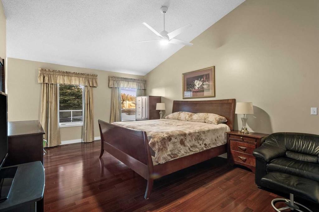22 Varsity Estates Close Nw, Calgary, AB - Indoor Photo Showing Bedroom