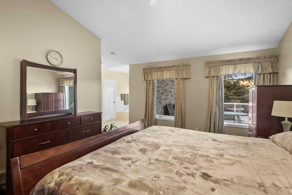 22 Varsity Estates Close Nw, Calgary, AB - Indoor Photo Showing Bedroom