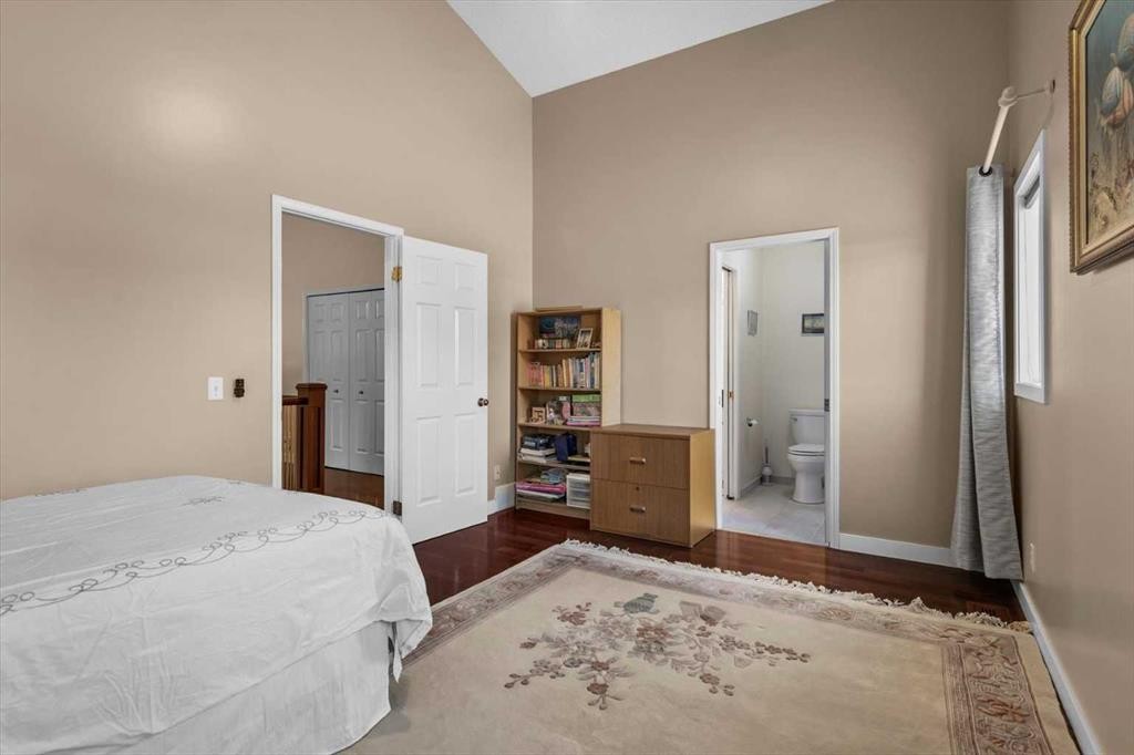 22 Varsity Estates Close Nw, Calgary, AB - Indoor Photo Showing Bedroom