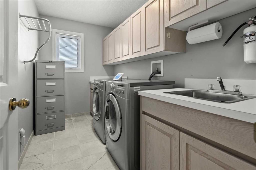 22 Varsity Estates Close Nw, Calgary, AB - Indoor Photo Showing Laundry Room