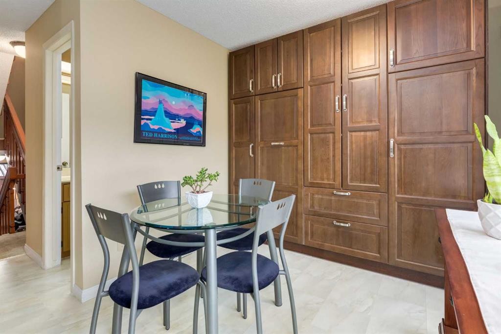 59-10030 Oakmoor Way Sw, Calgary, AB - Indoor Photo Showing Dining Room