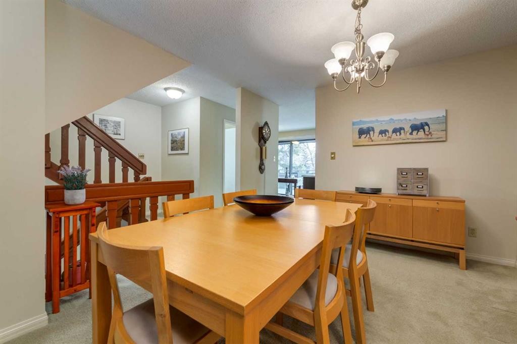 59-10030 Oakmoor Way Sw, Calgary, AB - Indoor Photo Showing Dining Room