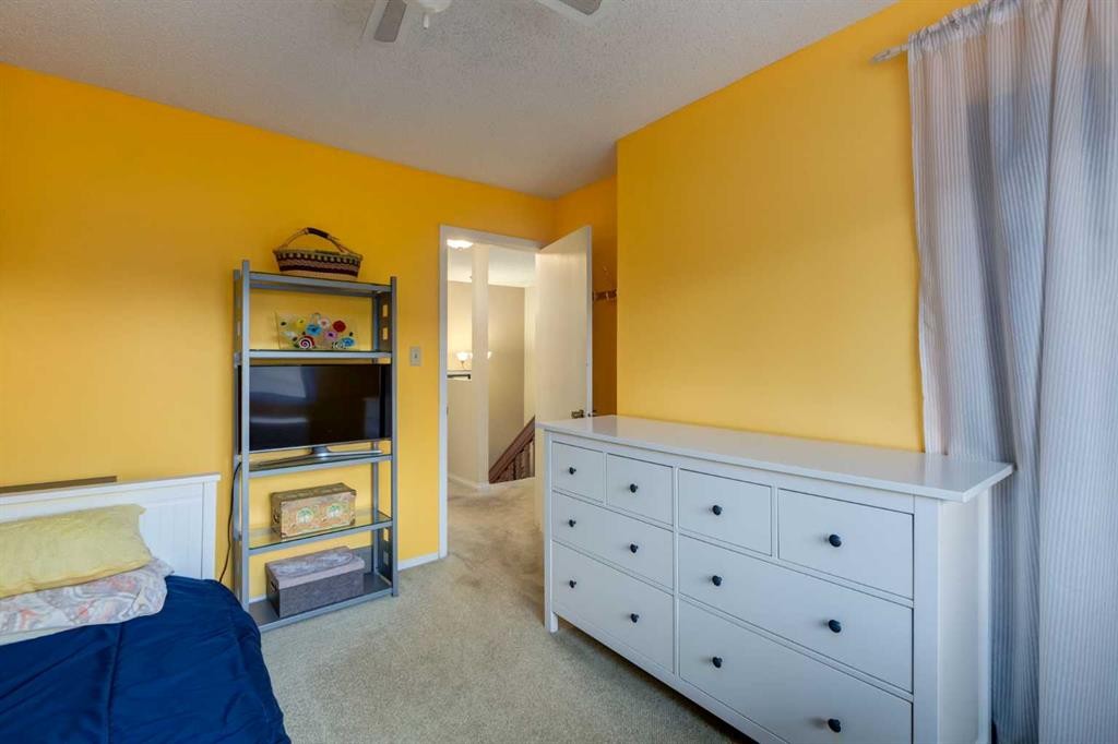 59-10030 Oakmoor Way Sw, Calgary, AB - Indoor Photo Showing Bedroom