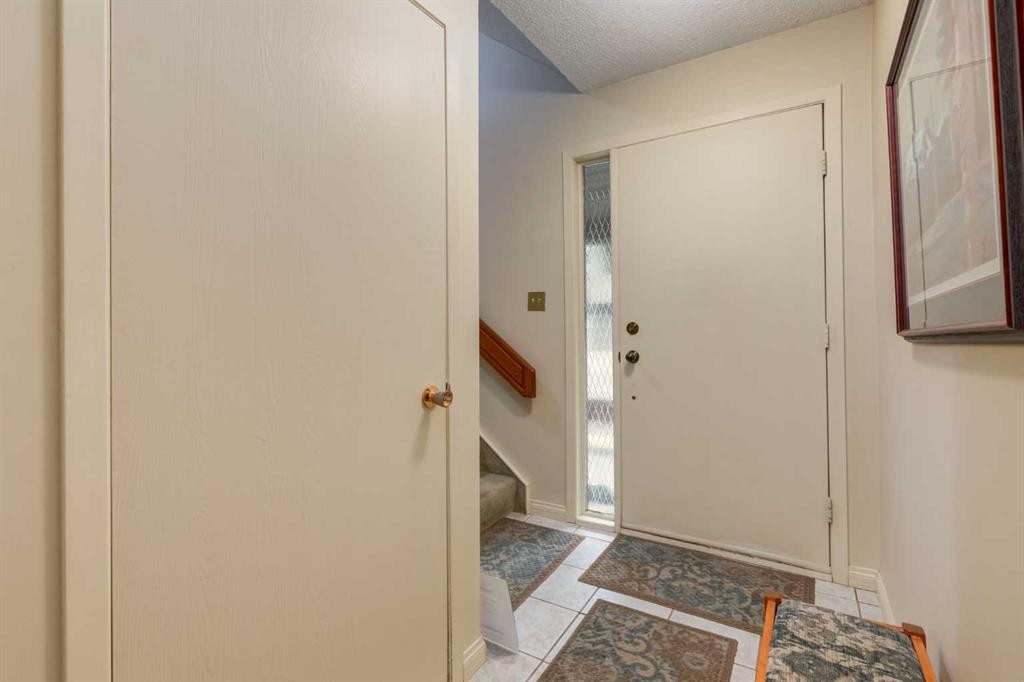 59-10030 Oakmoor Way Sw, Calgary, AB - Indoor Photo Showing Other Room