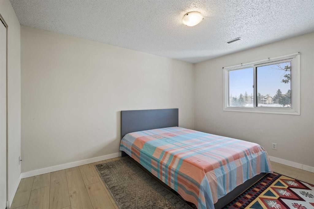 11027 24 Street Sw, Calgary, AB