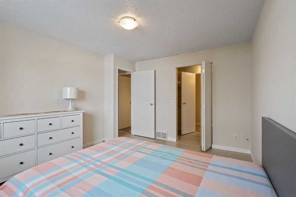 11027 24 Street Sw, Calgary, AB