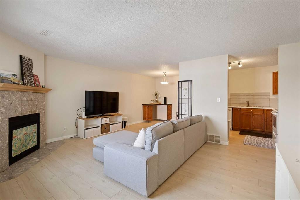 11027 24 Street Sw, Calgary, AB