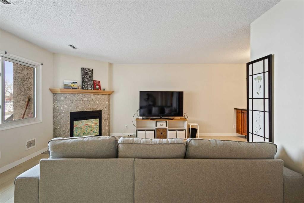 11027 24 Street Sw, Calgary, AB