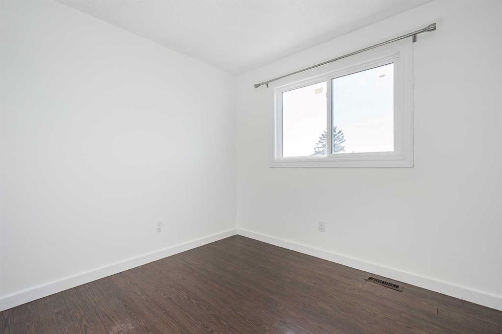 51 Whitworth Way Ne, Calgary, AB - Indoor Photo Showing Other Room