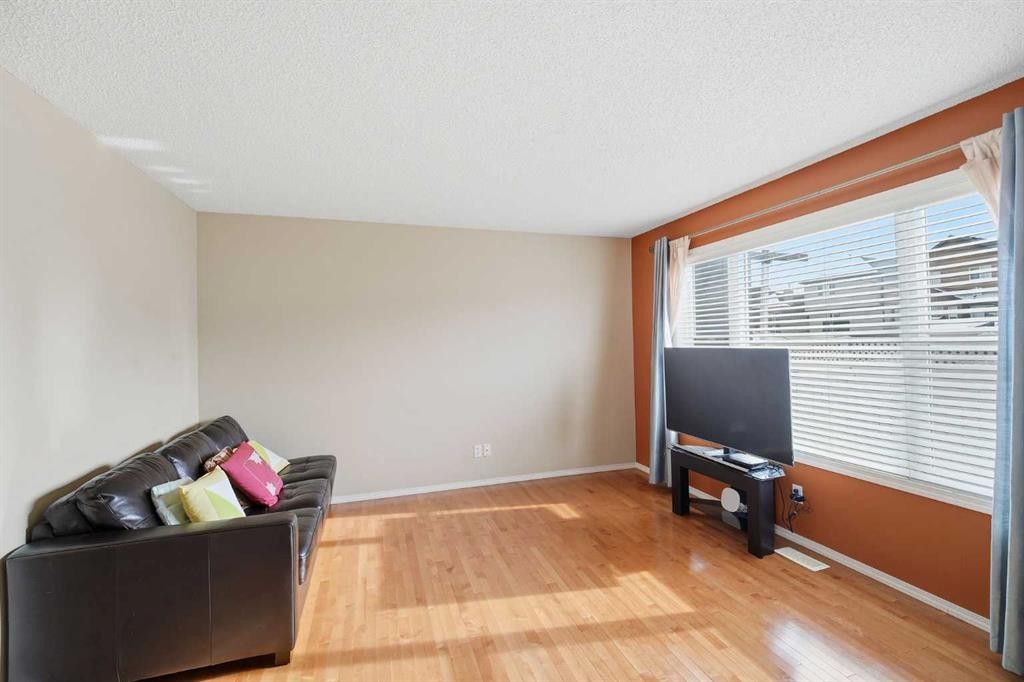 252 Saddlecrest Blvd Ne, Calgary, AB - Indoor