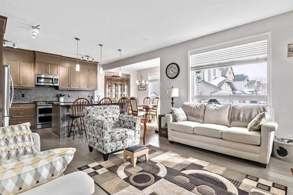 6 Drake Landing Loop, Okotoks, AB - Indoor Photo Showing Living Room